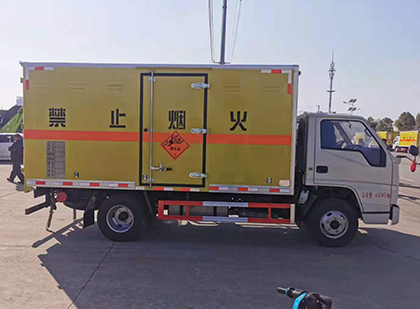 商州爆破器材运输车工人安全操作规范与智能技术保障